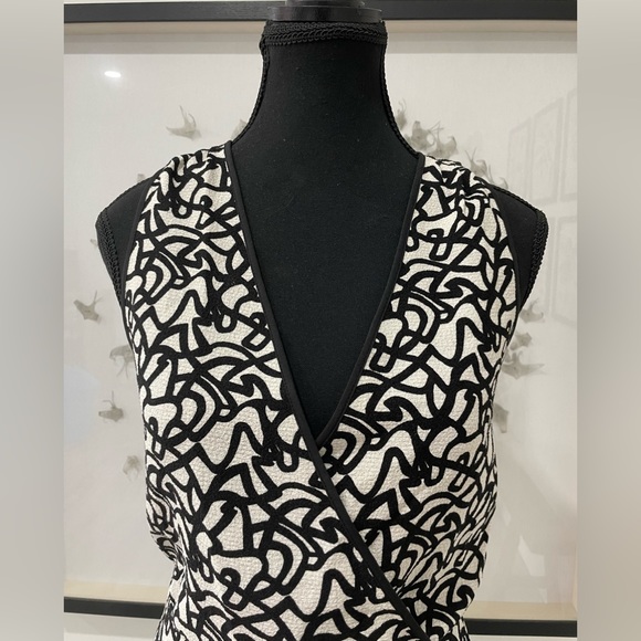 BANANA REPUBLIC Abstract Squiggly Print Flounce Dress SIZE 2 - Picture 7 of 7